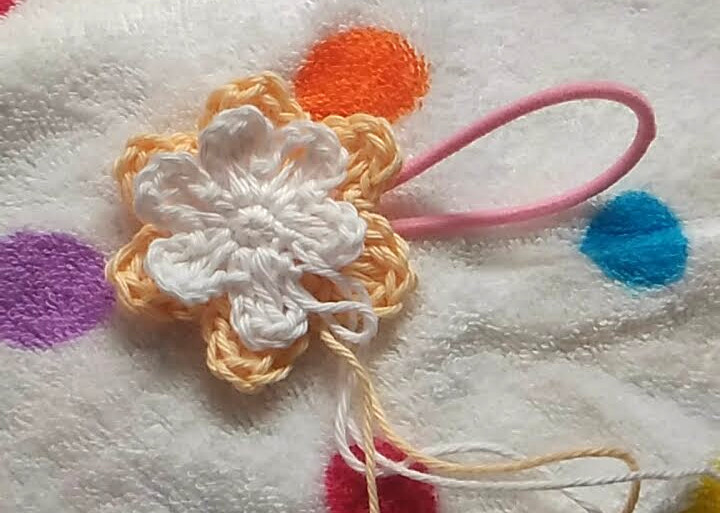 かぎ針編みの お花ヘアゴム 編み図 編み方紹介します 編むラボ